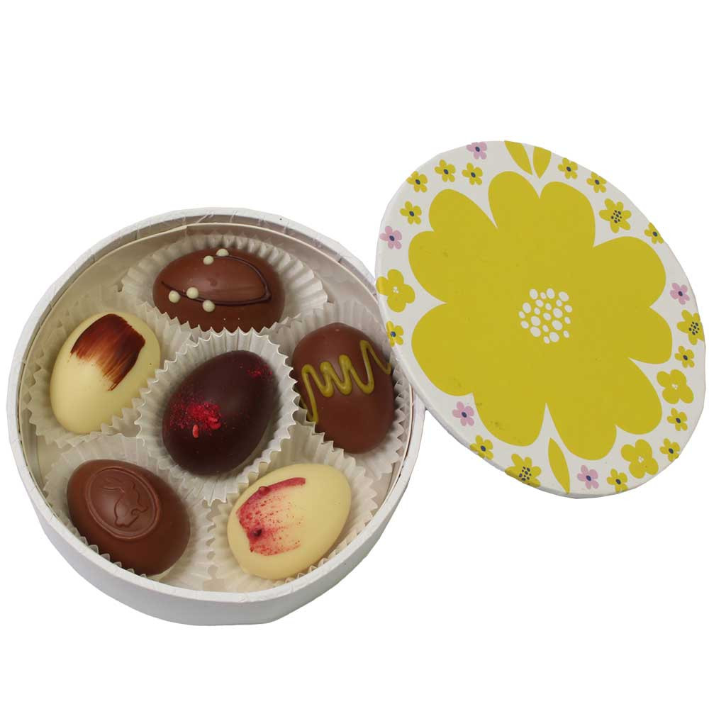 6 Huevos de Pascua de chocolate en una caja de flores - Escondite de Pascua - Bombones, Austria, chocolate austriaco - Chocolats-De-Luxe 6 Huevos de Pascua de chocolate en una caja de flores - Escondite de Pascua - Bombones, Austria, chocolate austriaco - Chocolats-De-Luxe