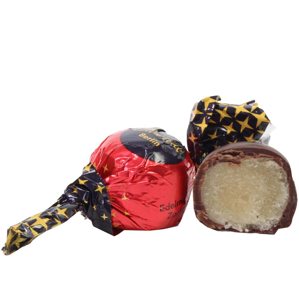 Fine marzipan ball in dark chocolate - Sweet Fingerfood, alcohol free, gluten free, palm oil free, suitable for vegetarians, vegan chocolate, Germany, german chocolate, Chocolate with marzipan, Chocolate with almond paste - Chocolats-De-Luxe