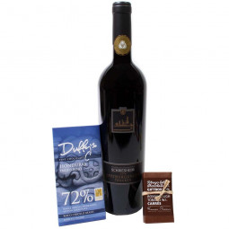 Vino y chocolate con vino tinto Pinot Noir
