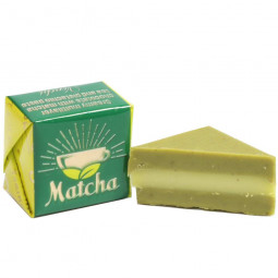 Matcha Cremoso layered praline made with pistachio cream and matcha