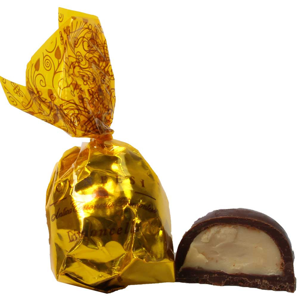 Cuneesi al Limoncello - Chocolate praline with limoncello pieces - Sweet Fingerfood, with alcohol, Italy, italian chocolate, Chocolate with alcohol - Chocolats-De-Luxe